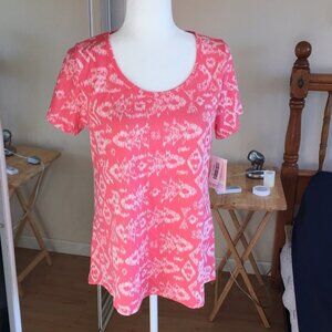 M LuLaRoe Classic Tee